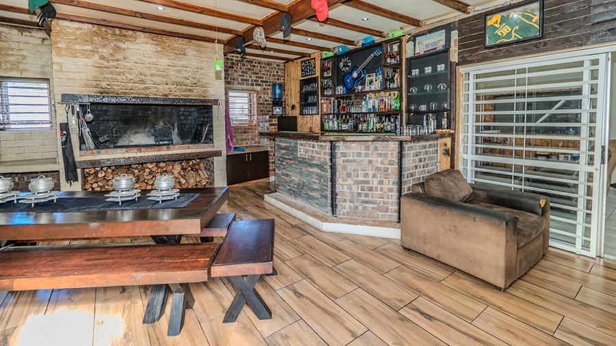 4 Bedroom Property for Sale in De Oude Spruit Western Cape